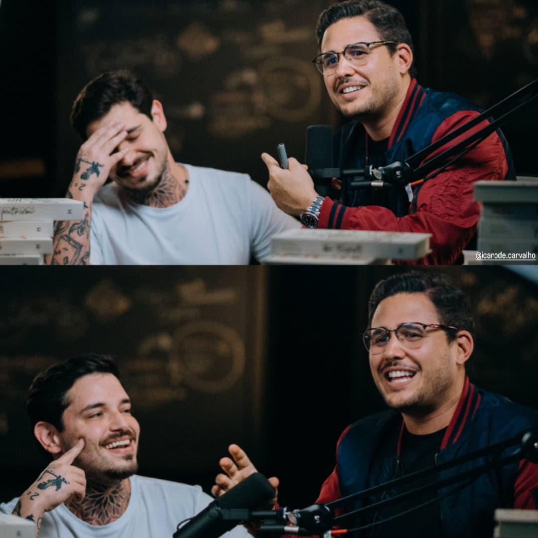Pedro Netto e Ícaro de Carvalho em gravação de podcast